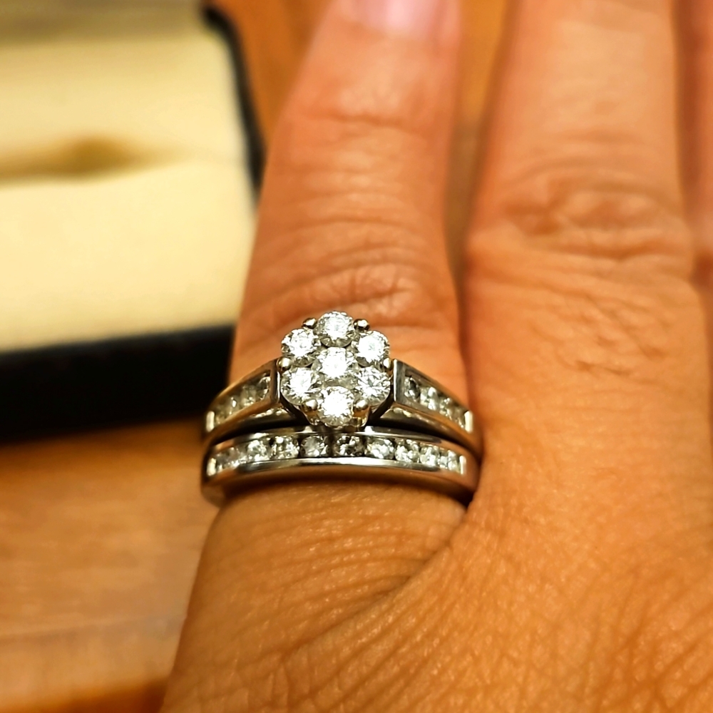1 CT. T.W. Diamond Flower Bridal Ring Set in 14k Gold
